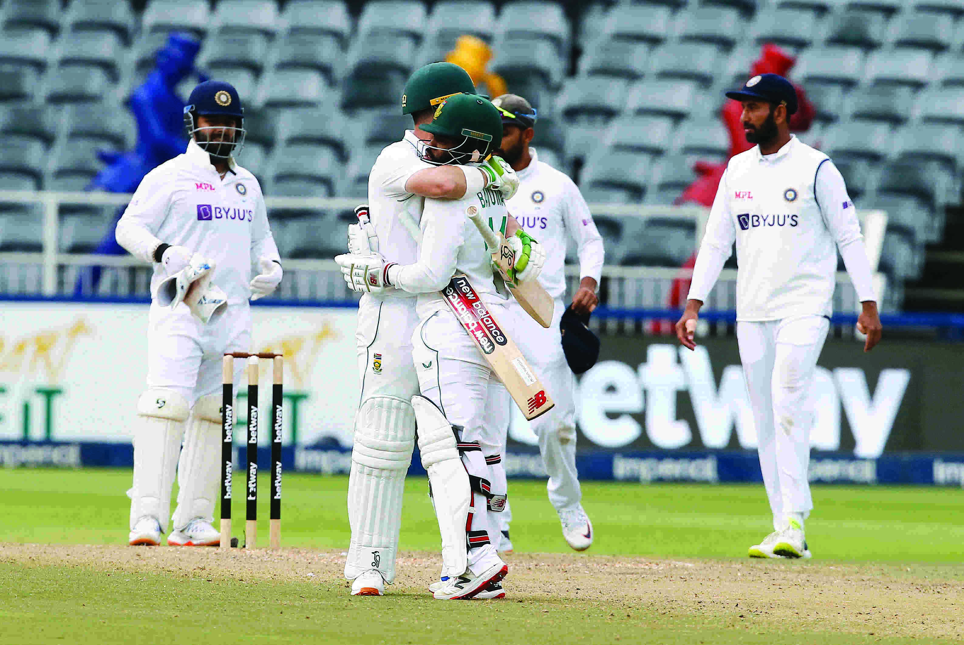 Big Bull Elgar anchors scrappy South Africa to seven-wicket win Big Bull Elgar anchors scrappy South Africa to seven-wicket win