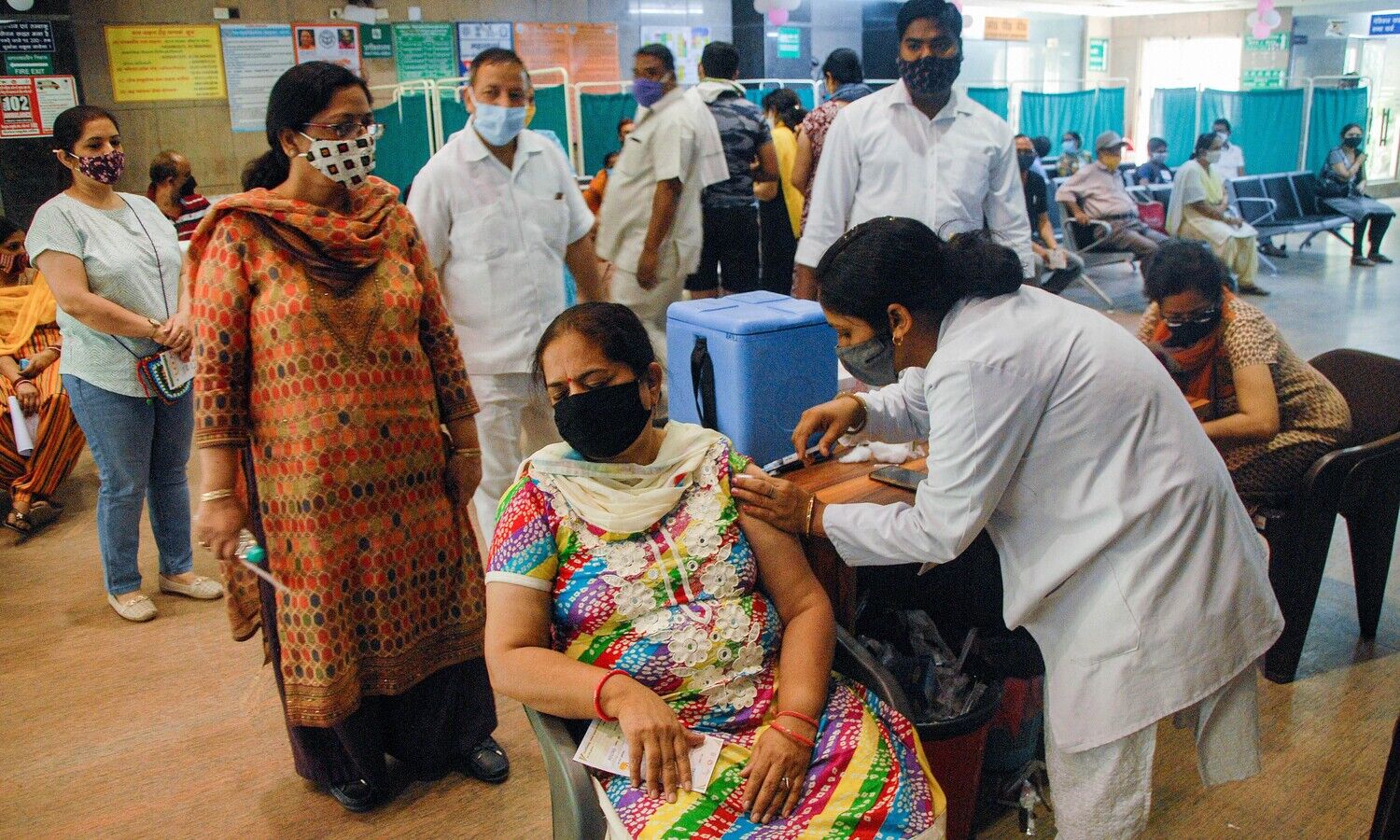 India reports 1,41,986 new Covid cases, 285 deaths