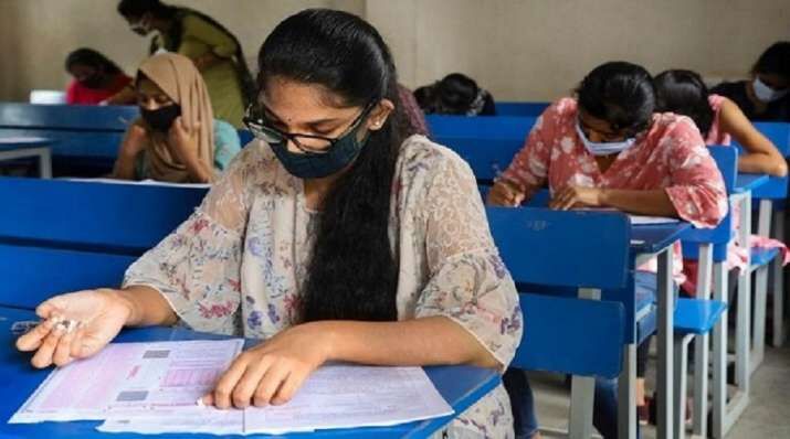 Large numbers appear for Bengal college teachers exam despite pandemic
