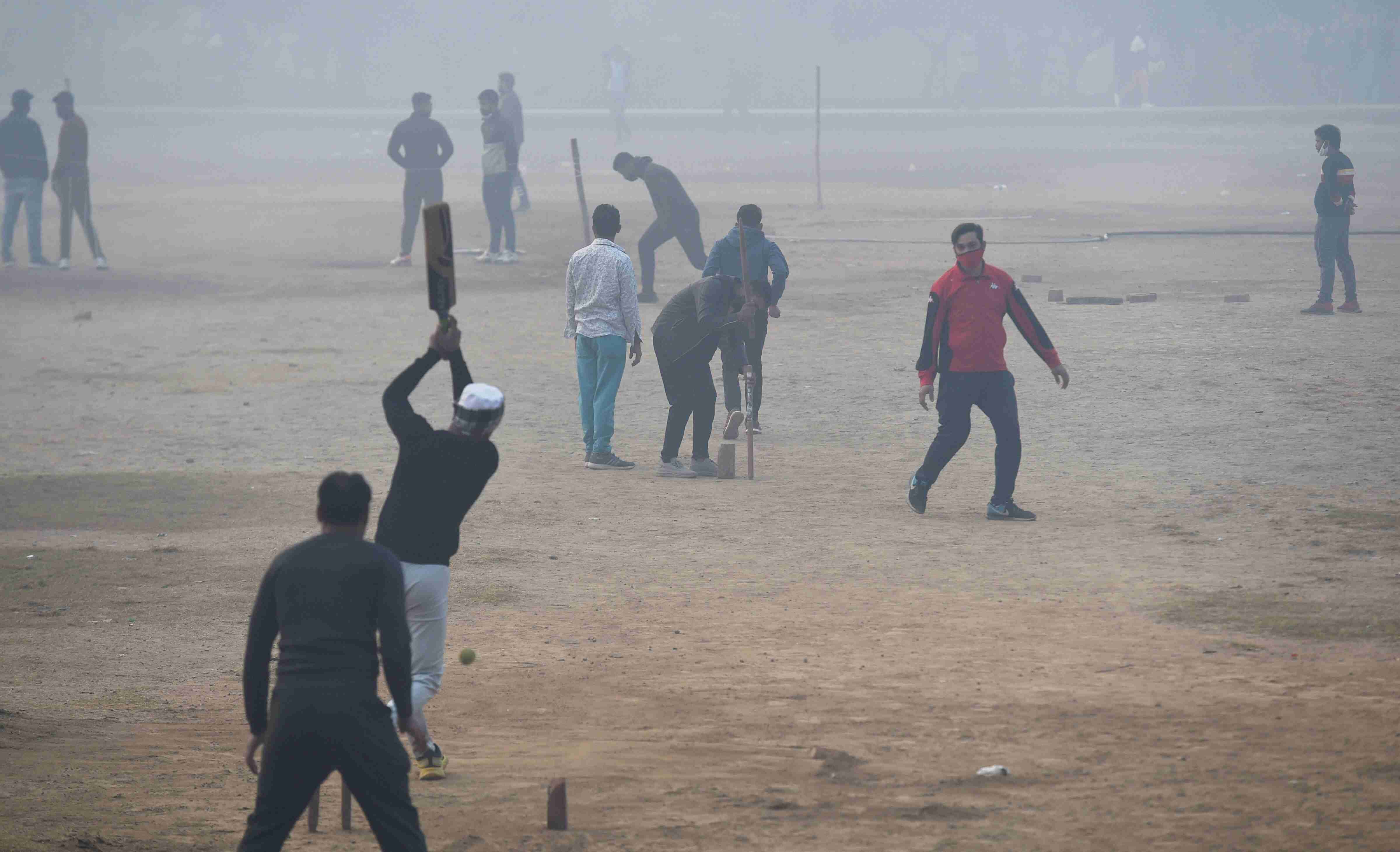 Foggy morning in Delhi, minimum temperature settles at 6.5 degrees Celsius