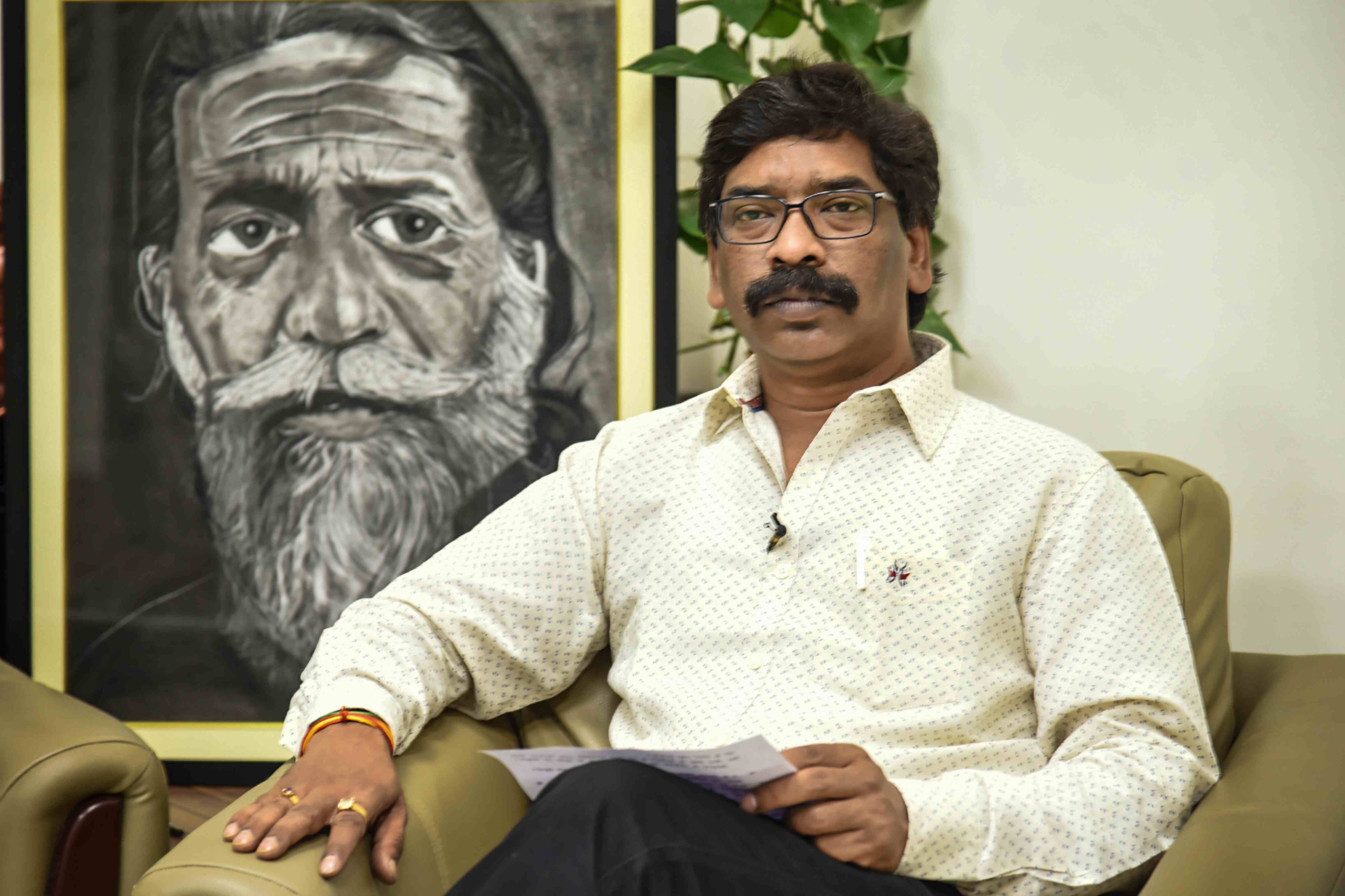 Jharkhand CM launches app for Rs 25/litre subsidy on petrol Jharkhand CM launches app for Rs 25/litre subsidy on petrol