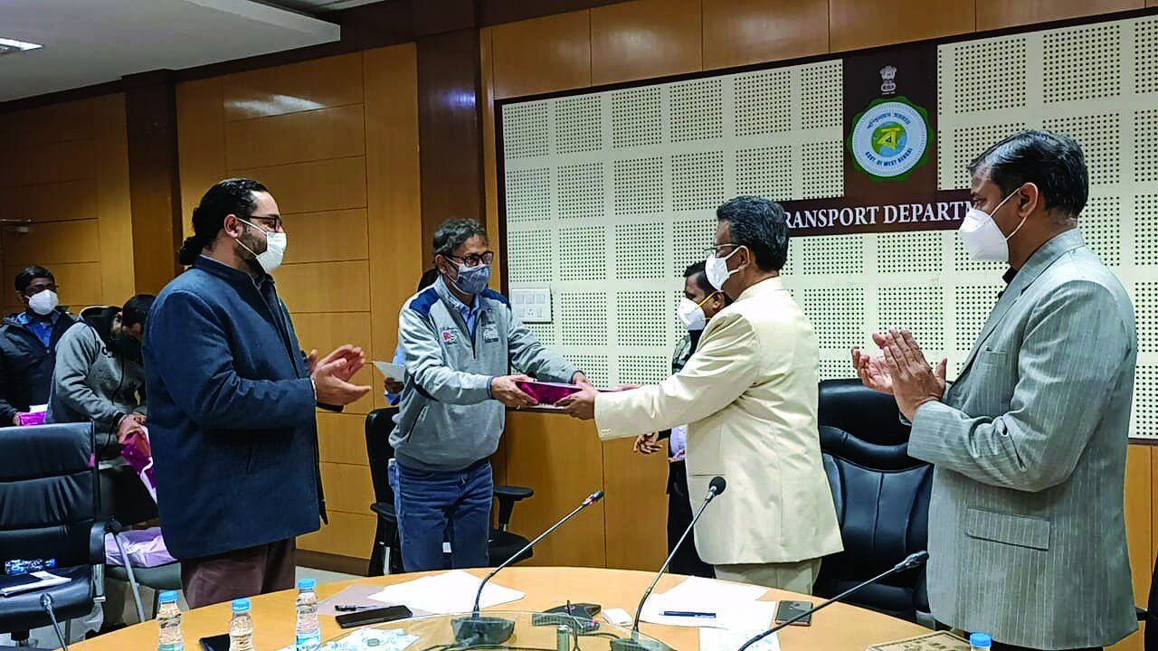 Hakim felicitates officials of Transport dept for successful conduct of Gangasagar Mela Hakim felicitates officials of Transport dept for successful conduct of Gangasagar Mela