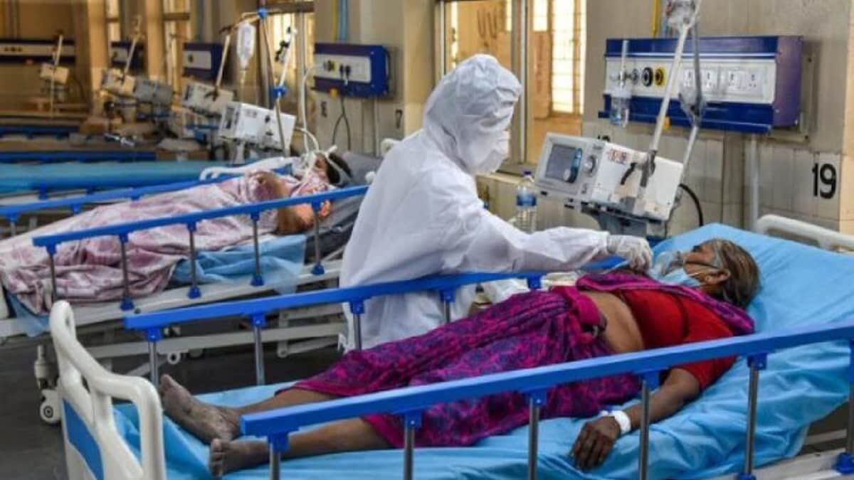 Hospitalisations in Delhi during third Covid wave significantly lower than second: Govt Hospitalisations in Delhi during third Covid wave significantly lower than second: Govt