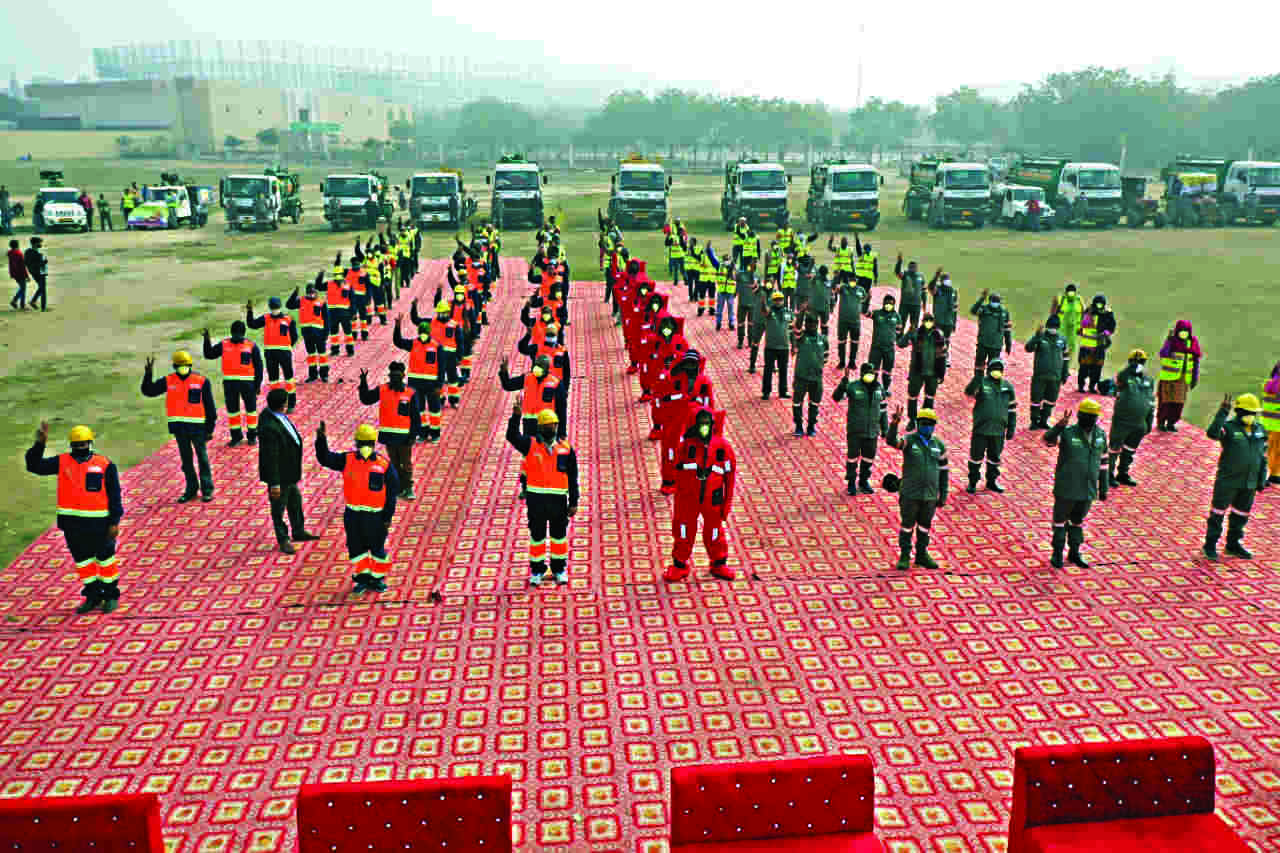 NOIDA adopts 100% mechanical approach to sewer cleaning, distributes safety kits to staff NOIDA adopts 100% mechanical approach to sewer cleaning, distributes safety kits to staff