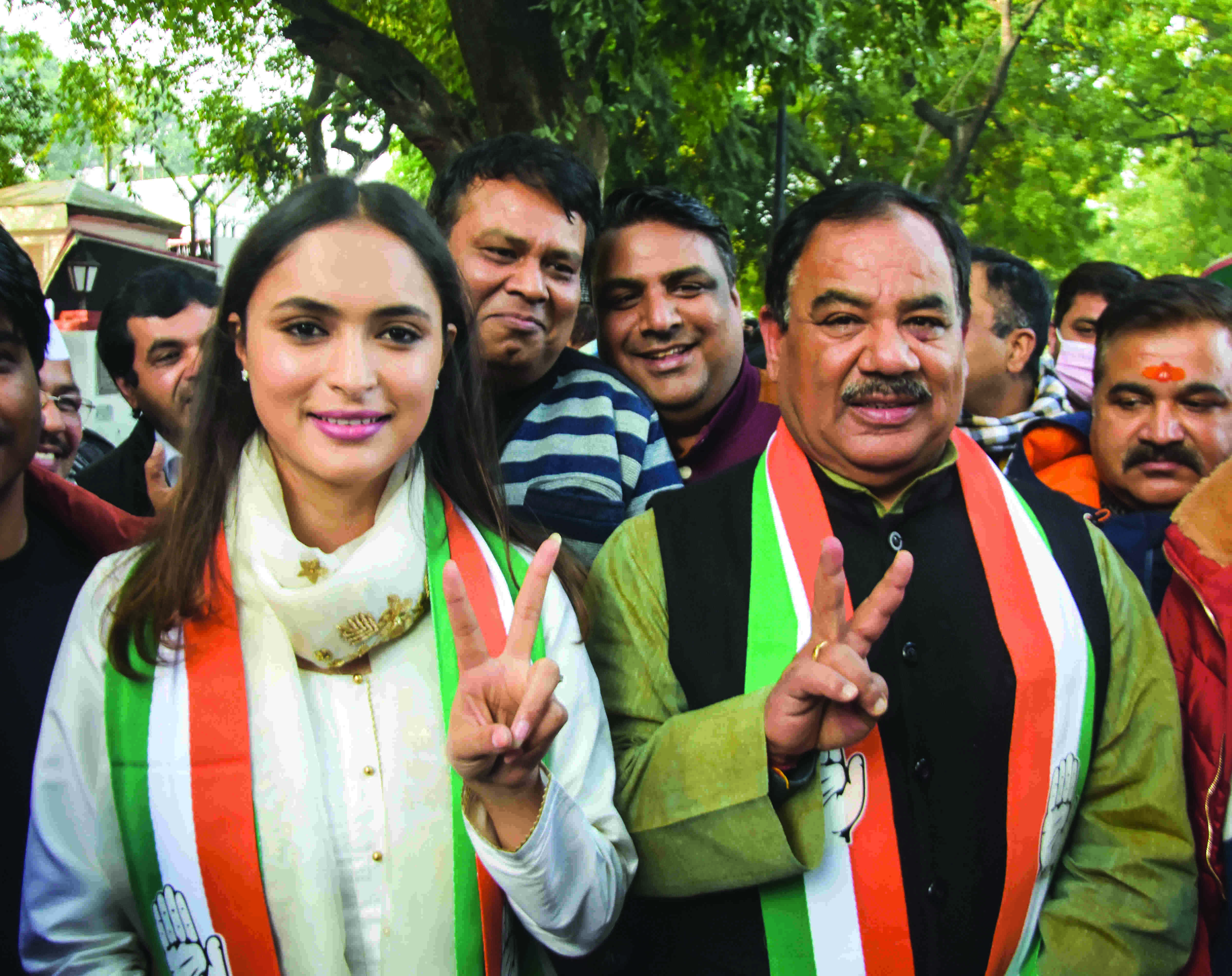 Former Ukhand minister, daughter-in-law join Cong Former Ukhand minister, daughter-in-law join Cong