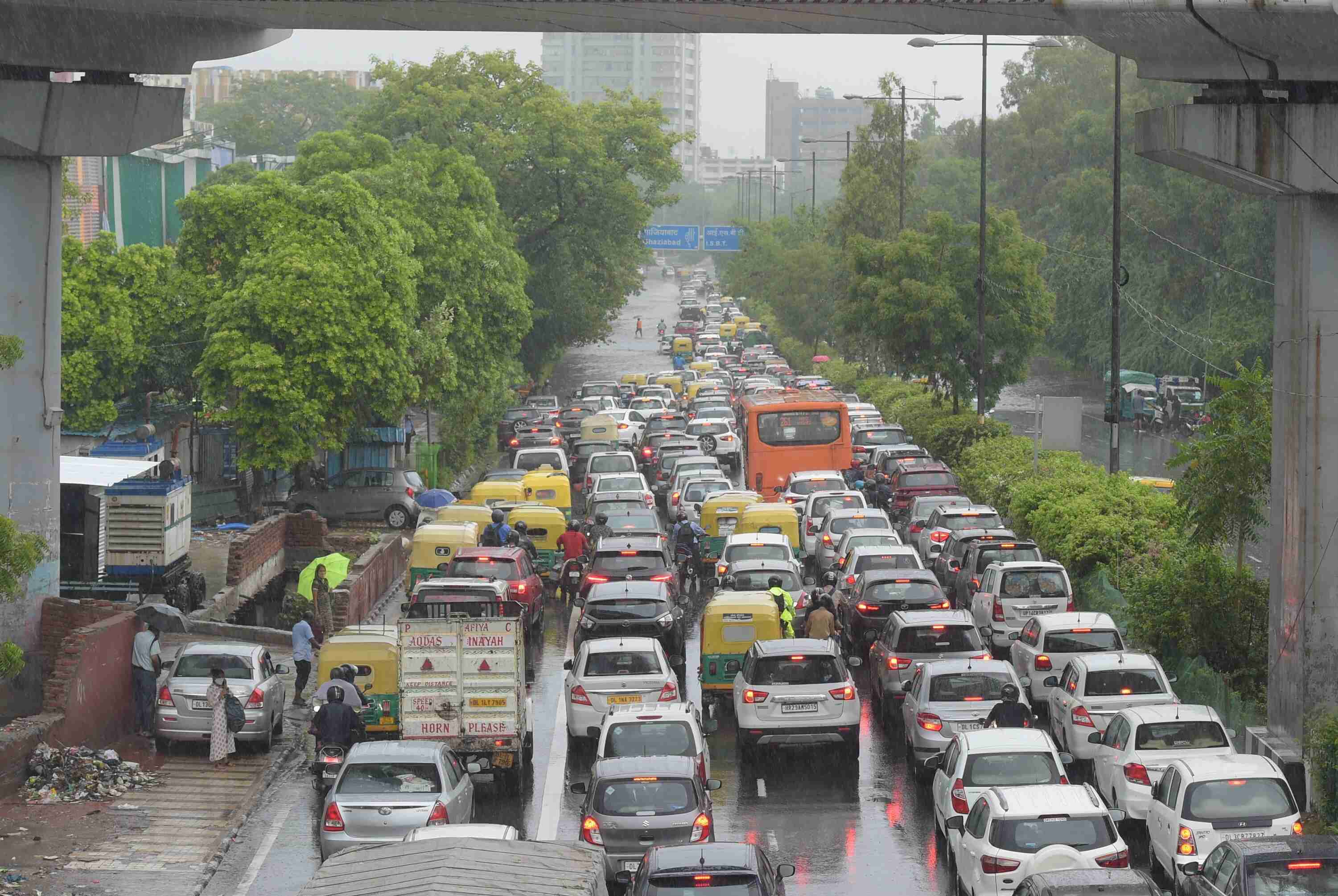 Light rains in Delhi, min temp settles at 11.5 Deg C Light rains in Delhi, min temp settles at 11.5 Deg C