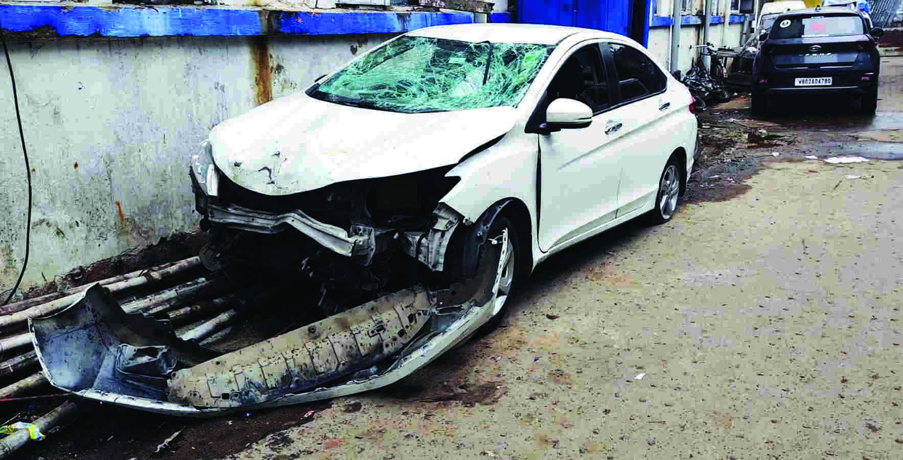 One killed & 6 hurt after car rams into 2 stalls, driver held One killed & 6 hurt after car rams into 2 stalls, driver held
