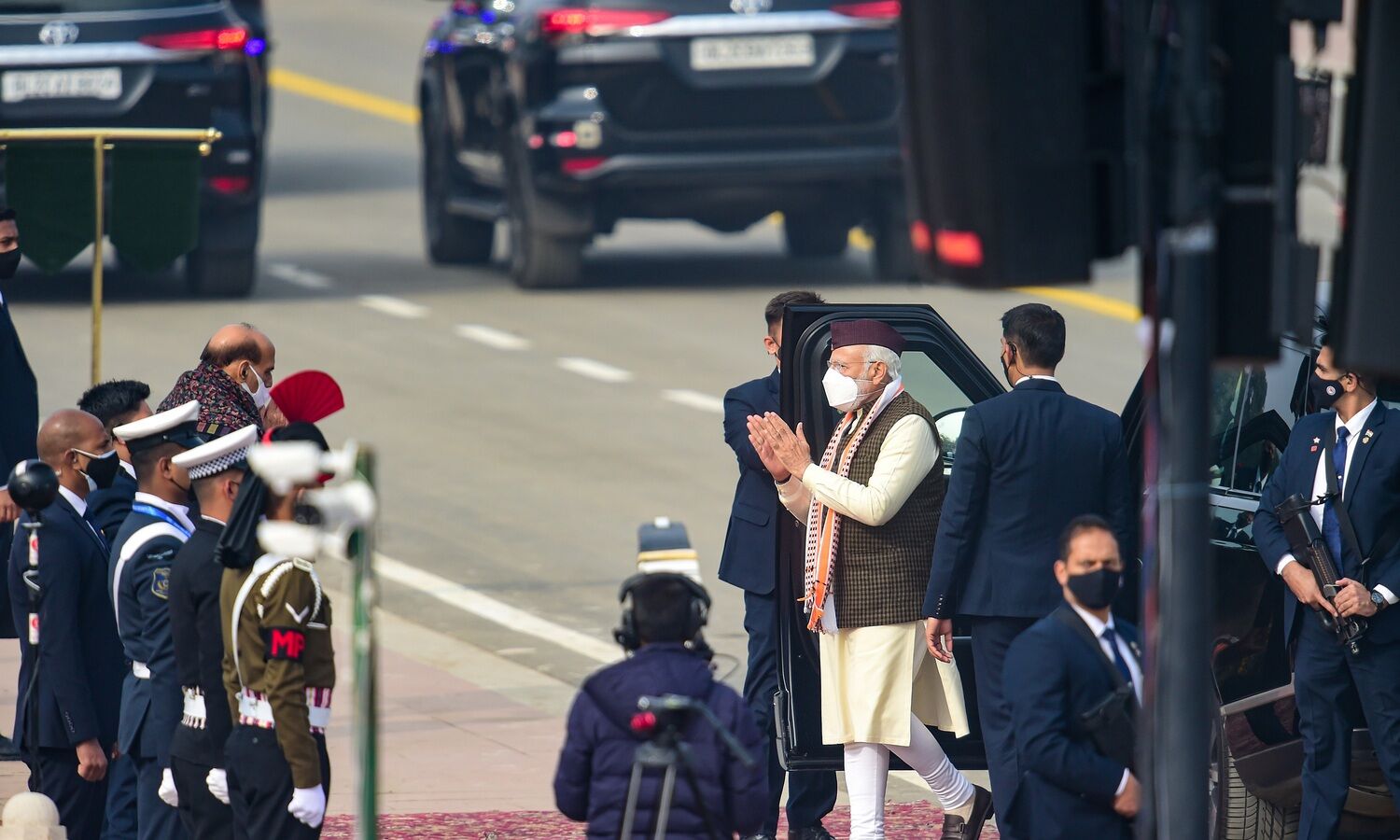 PM Modi pays homage at war memorial