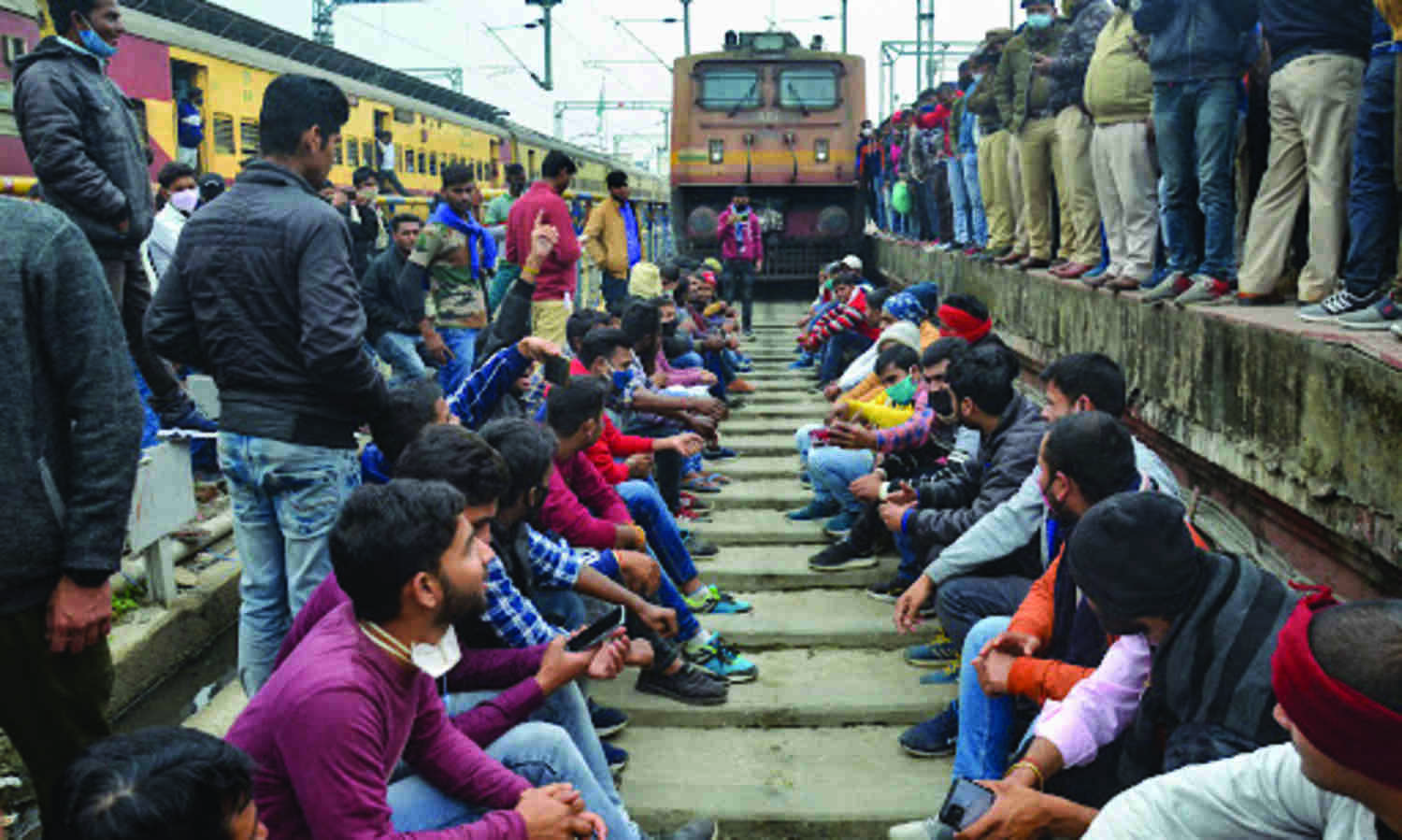Cong voices support for candidates, urges govt to solve their problems
