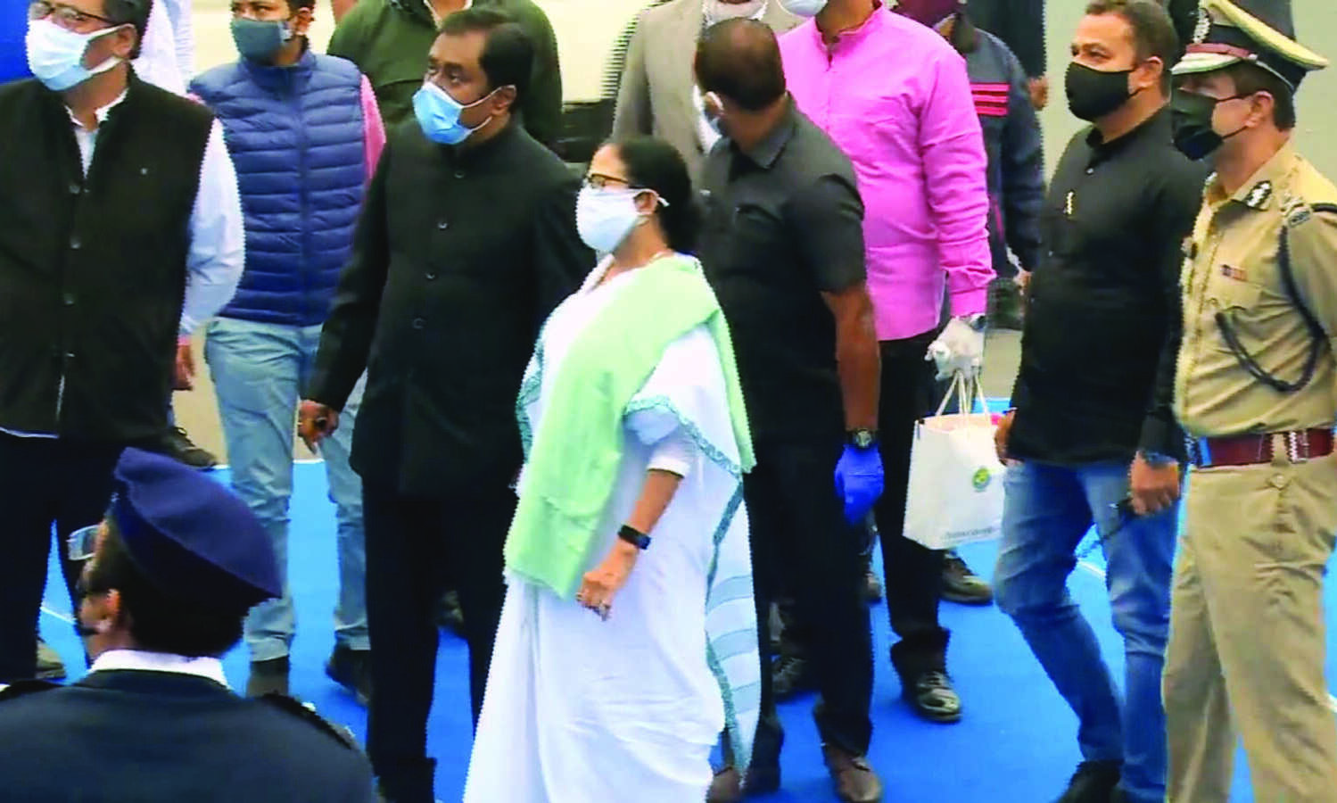 Mamata calls on people to protect federal character of Constitution