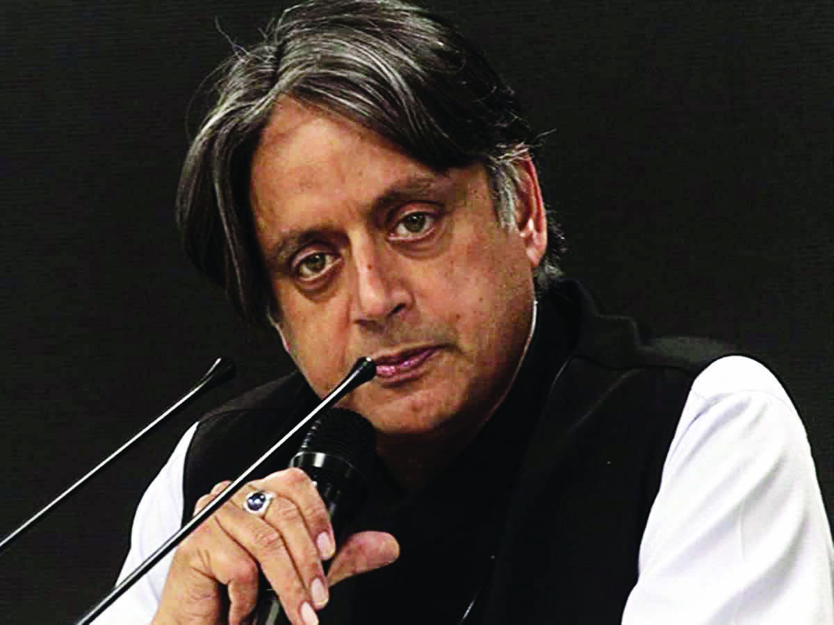 Light a lamp to symbolise Amar Jawan Jyoti, says Shashi Tharoor Light a lamp to symbolise Amar Jawan Jyoti, says Shashi Tharoor