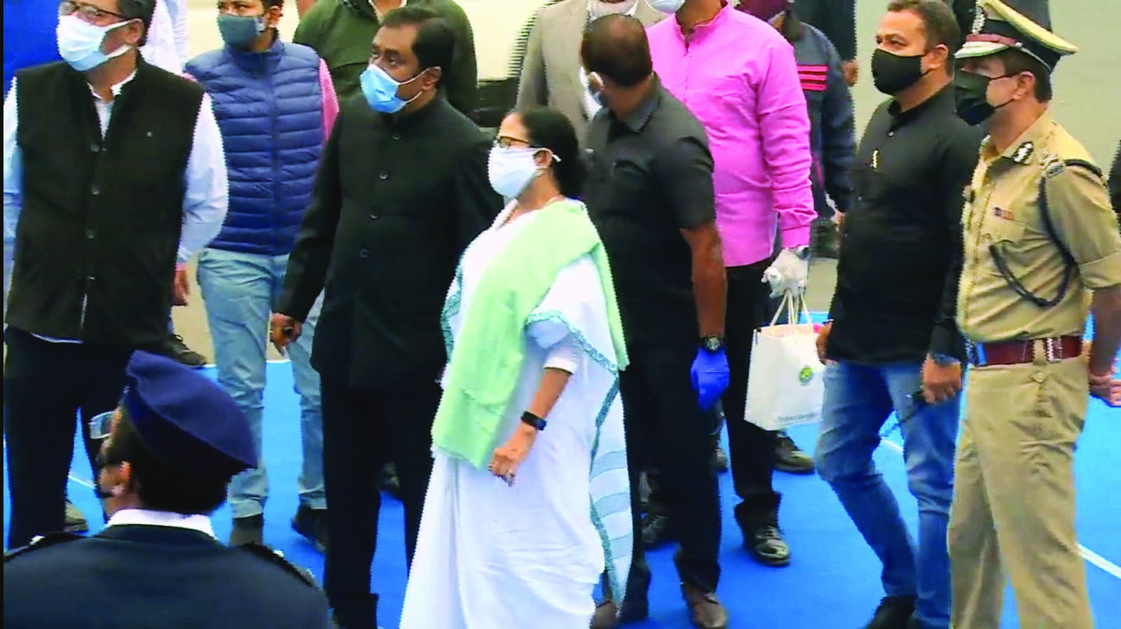 Mamata calls on people to protect federal character of Constitution