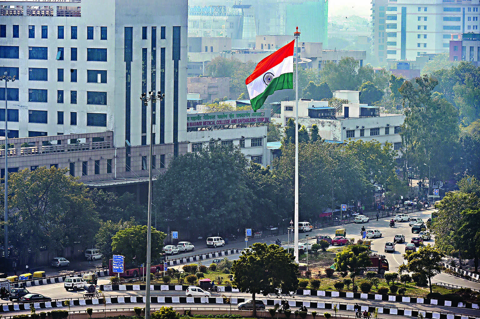 CM unfurls 115-ft high tricolour in Timarpur CM unfurls 115-ft high tricolour in Timarpur