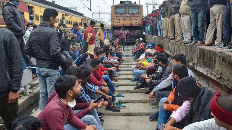 Railway recruitment protest: Bihar bandh evokes mixed response Railway recruitment protest: Bihar bandh evokes mixed response