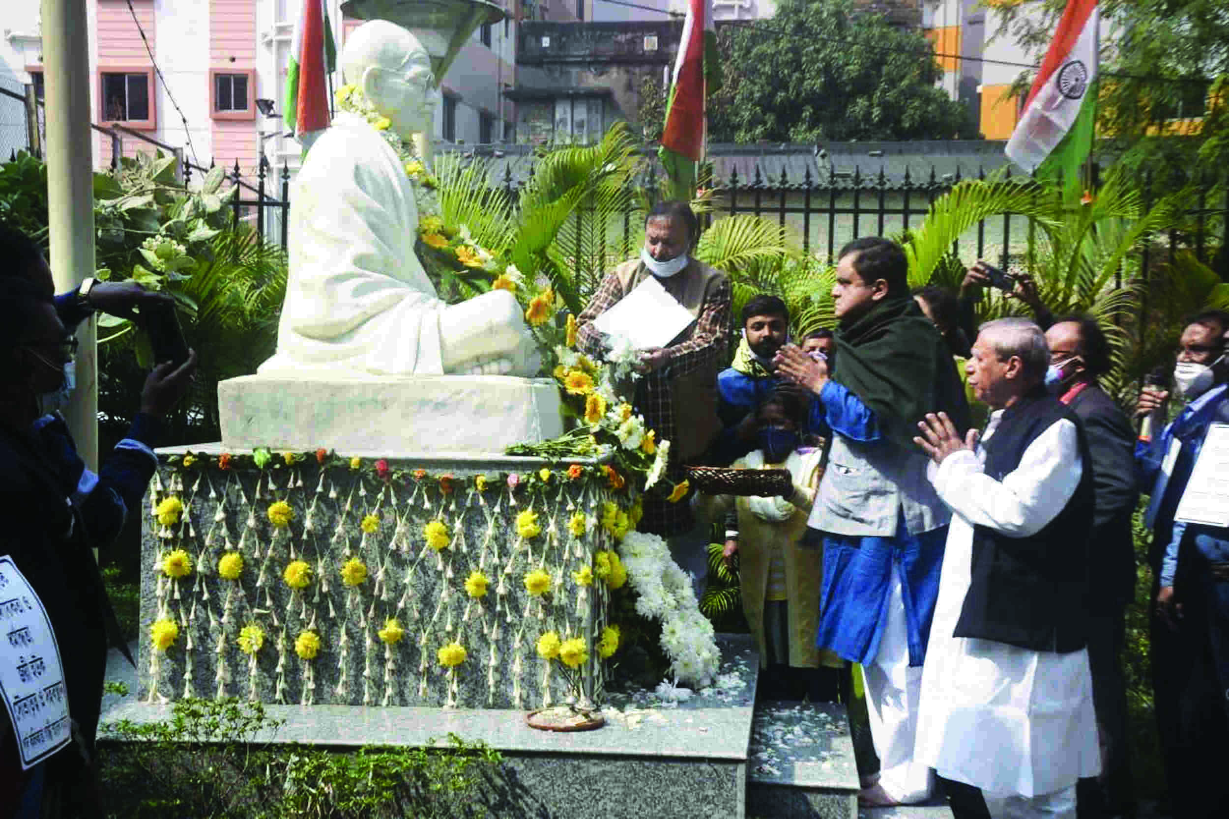 Followers of assailants of Gandhi must tender apology Followers of assailants of Gandhi must tender apology