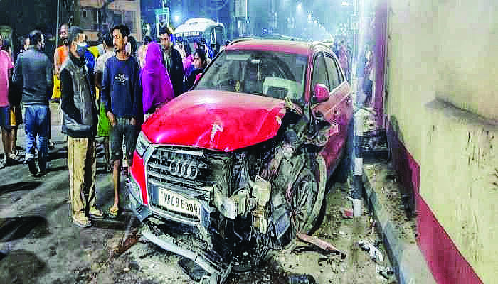 Road rage: Car rams into temple wall; one arrested