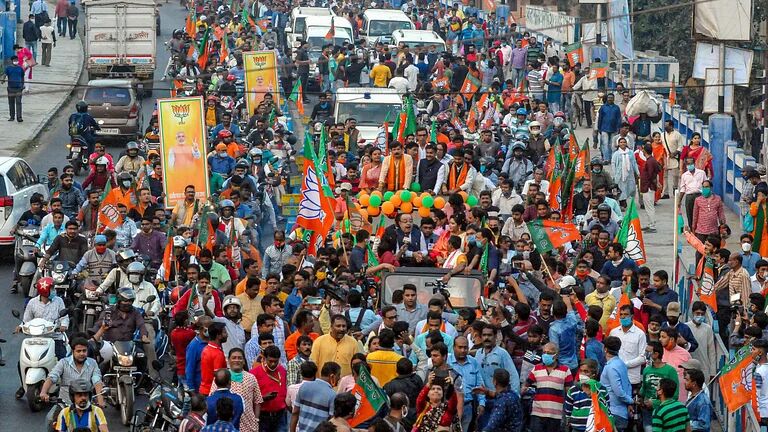 EC extends ban on roadshows, padyatras, vehicle rallies till Feb 11