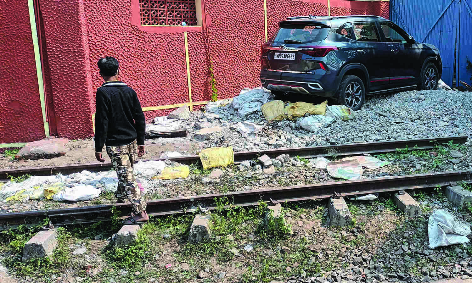 Cyclist run over by private bus in Salt Late Sector V