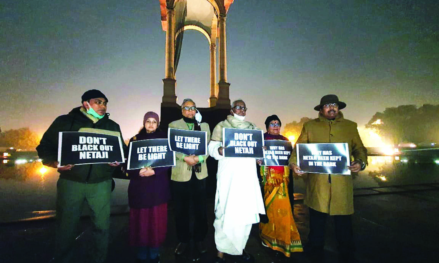Netaji hologram vanished from India Gate, claims Saugata Roy; BJP rebuts