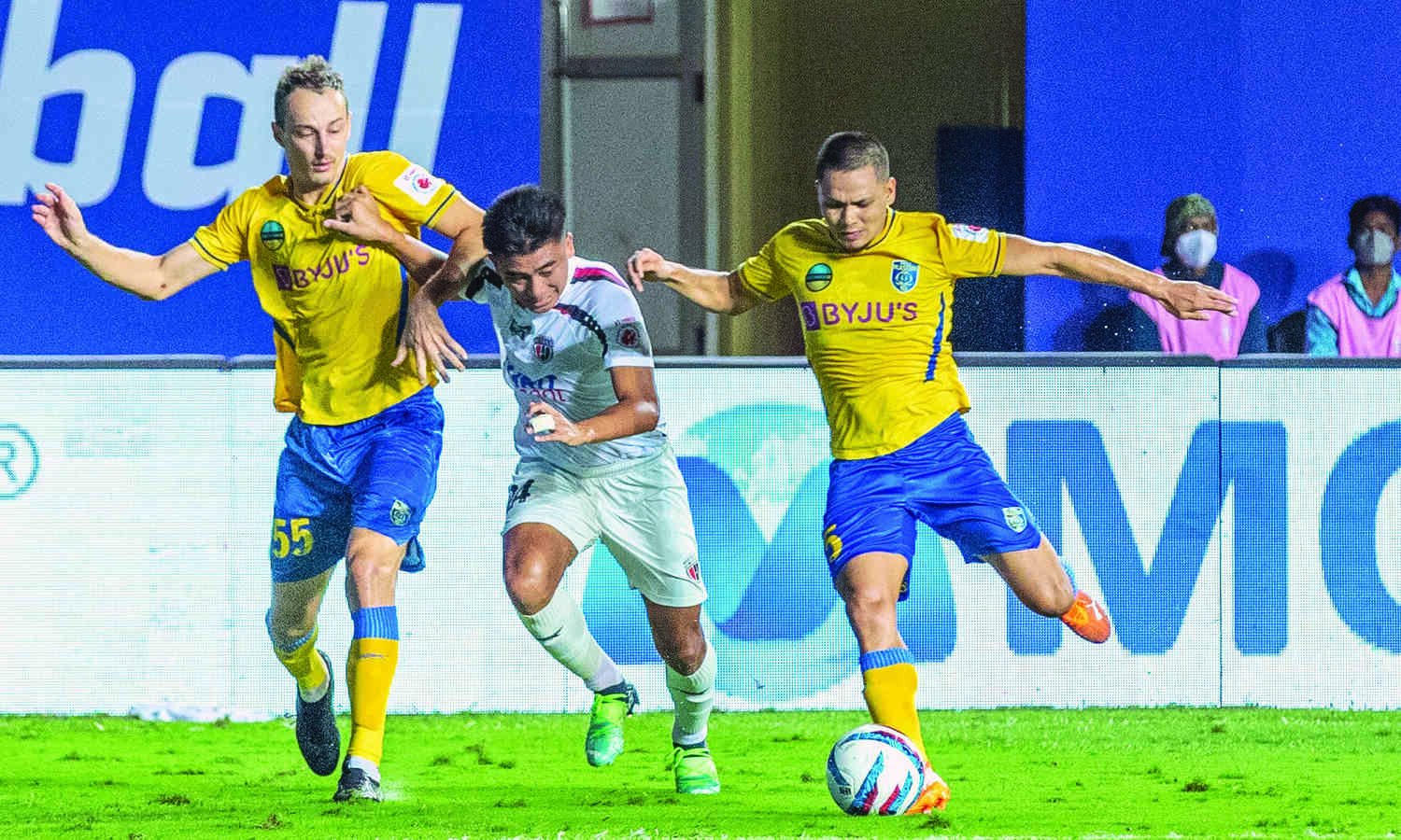 10-man Kerala ride on Vazquez stunner to down NEUFC