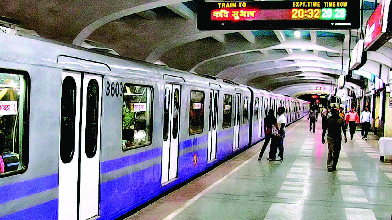 Platform TV installed at all 7 stns of East-West Metro Corridor Platform TV installed at all 7 stns of East-West Metro Corridor