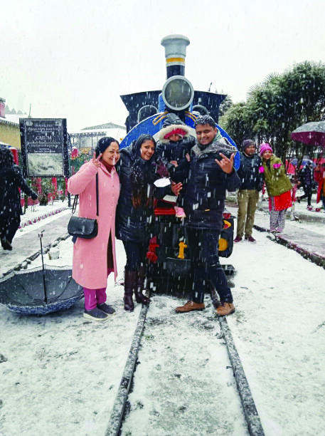 Darjeeling witnesses record no. of snowfall days this winter Darjeeling witnesses record no. of snowfall days this winter