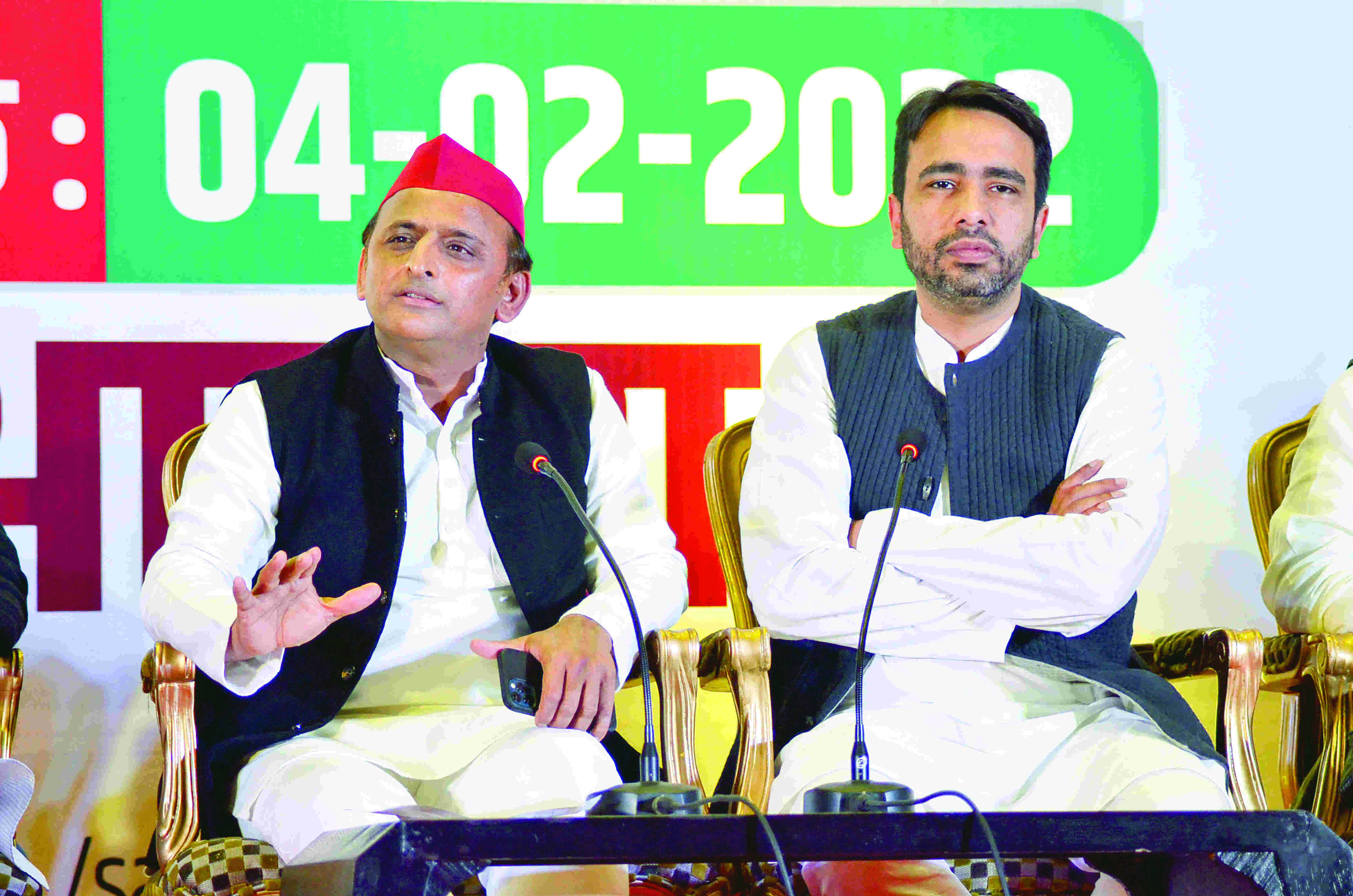 Akhilesh, Jayant attack CM over garmi comment