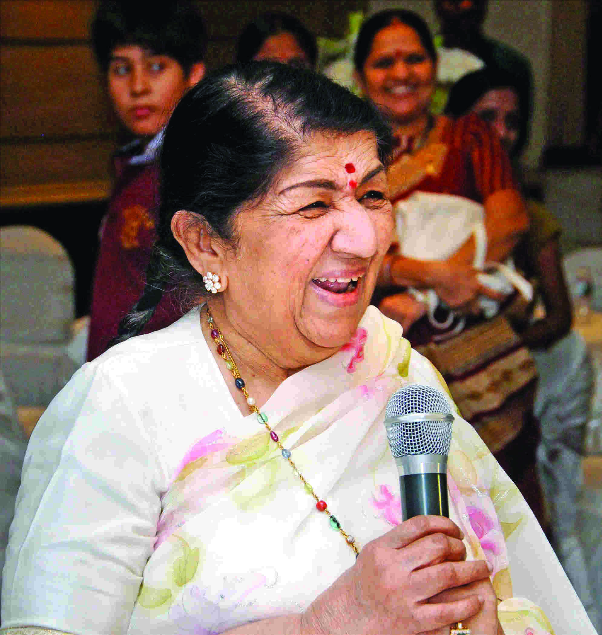 Lata Mangeshkar not doing well, under aggressive therapy Lata Mangeshkar not doing well, under aggressive therapy
