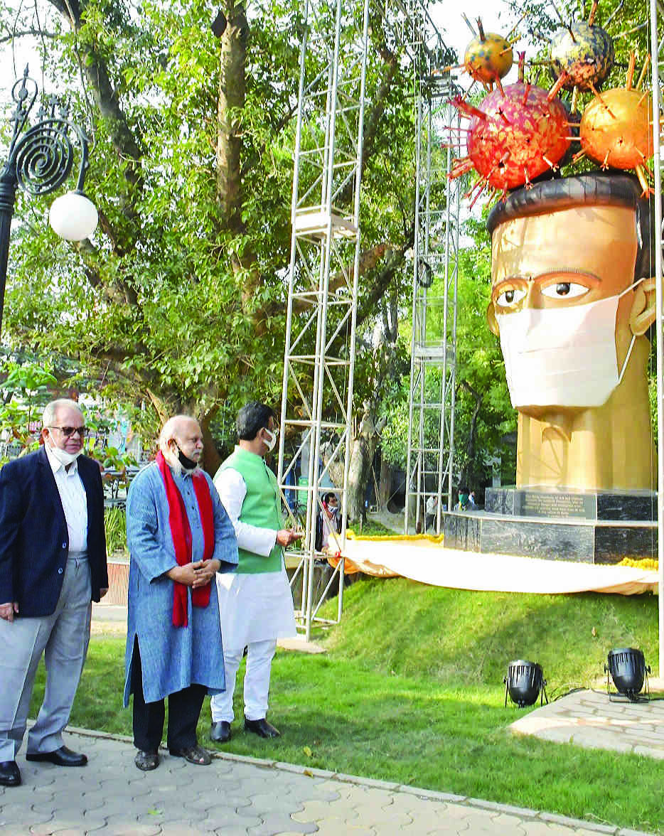 Mural crafted in memory of Covid warriors unveiled at Rabindra Sarobar Mural crafted in memory of Covid warriors unveiled at Rabindra Sarobar