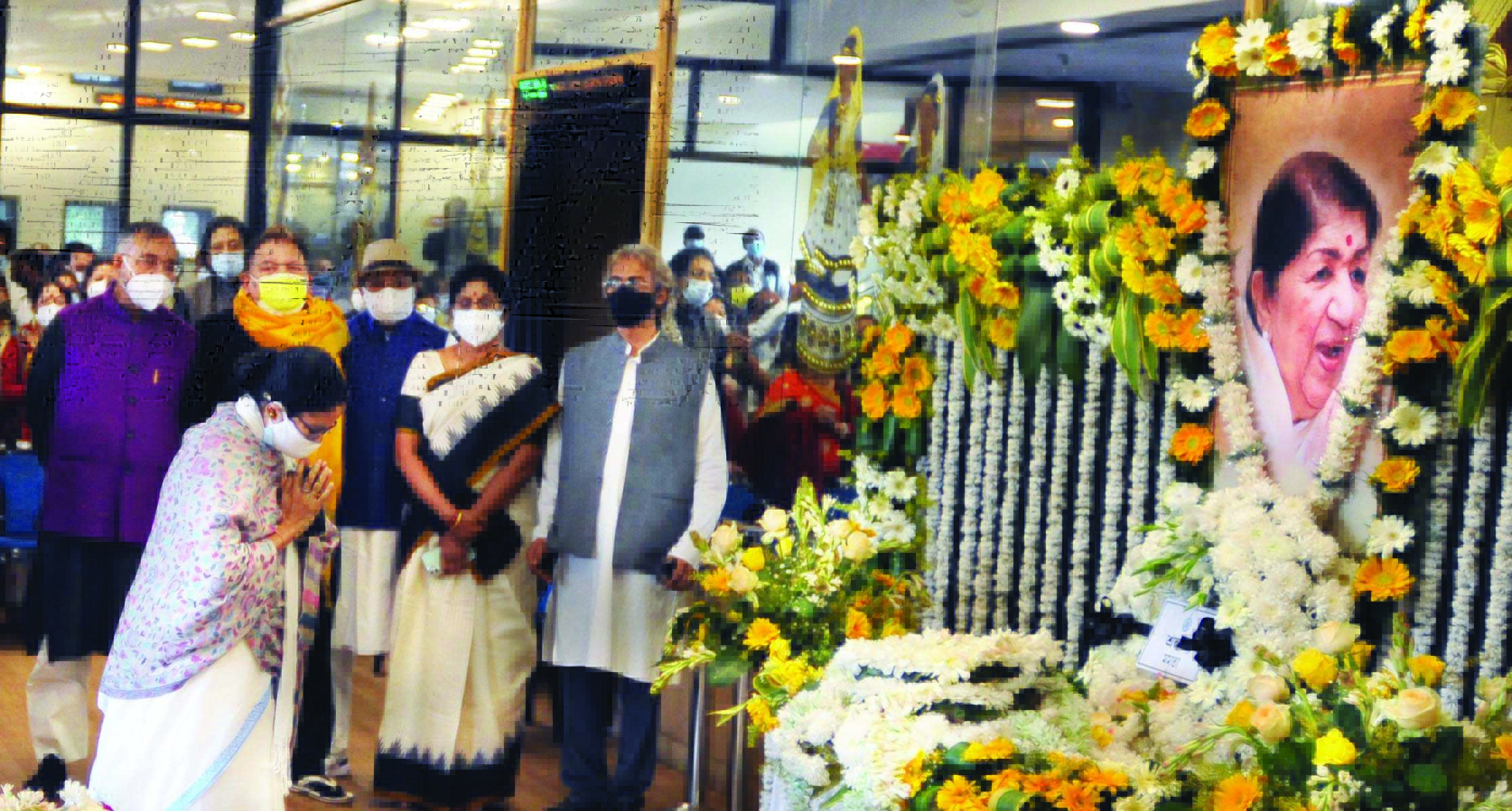 CM pays floral tribute to Lata Mangeshkar; her songs will be played at public spots for 15 days CM pays floral tribute to Lata Mangeshkar; her songs will be played at public spots for 15 days