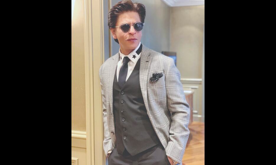 Shah Rukh trolled for offering dua at Latas funeral
