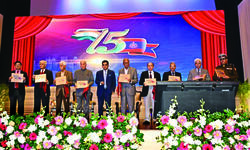 NITI Aayog chief unveils Delhi Polices Platinum Jubilee logo at PHQ NITI Aayog chief unveils Delhi Polices Platinum Jubilee logo at PHQ