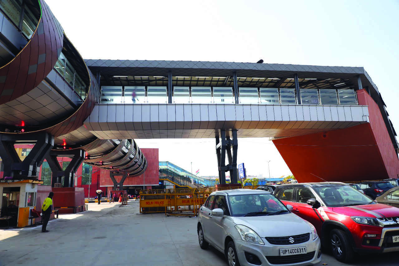 Skywalk linking NDLS, Metro stns ready, likely to open by end of Feb Skywalk linking NDLS, Metro stns ready, likely to open by end of Feb