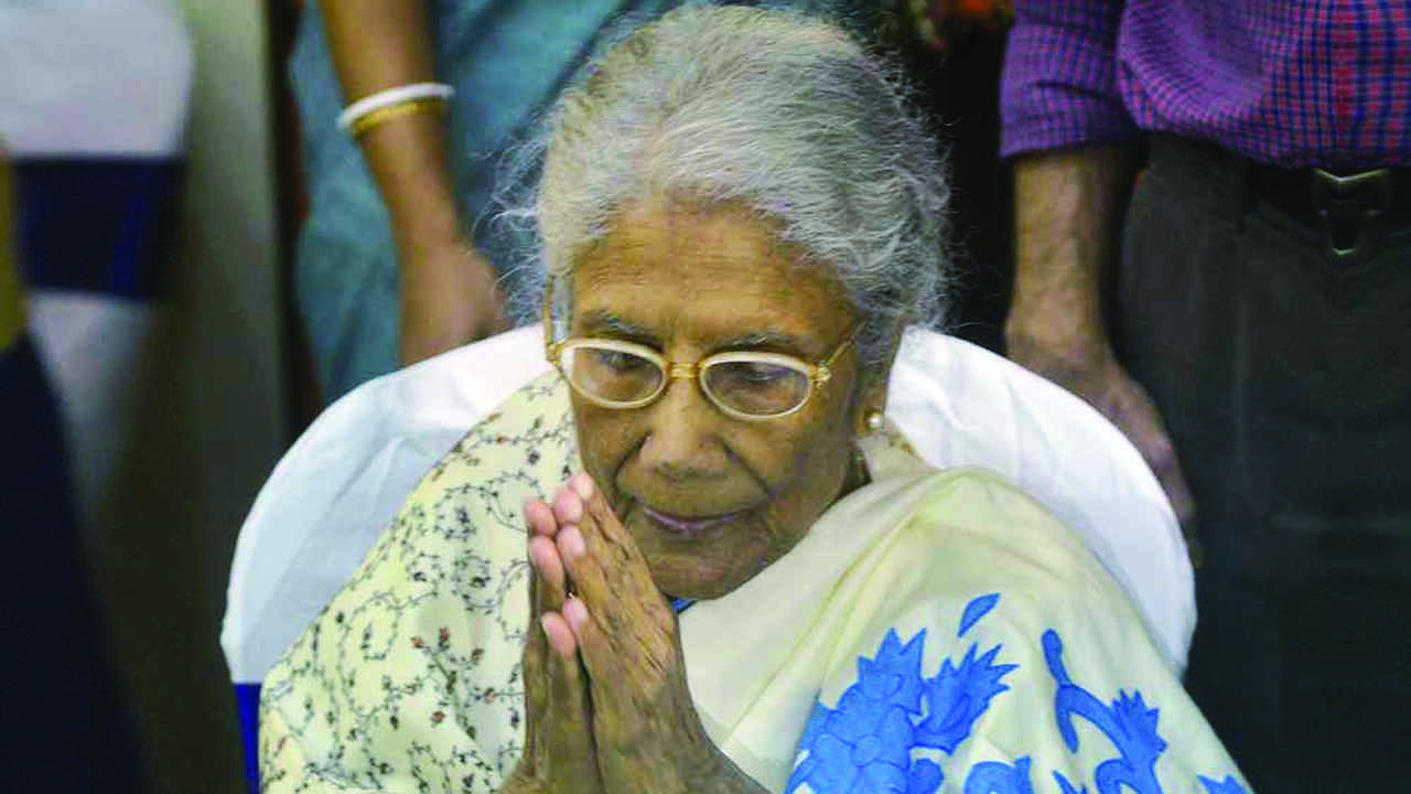 Veteran singer undergoes surgery Veteran singer undergoes surgery