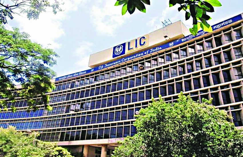 Centre to sell 5% in LIC via IPO, files draft papers with SEBI Centre to sell 5% in LIC via IPO, files draft papers with SEBI