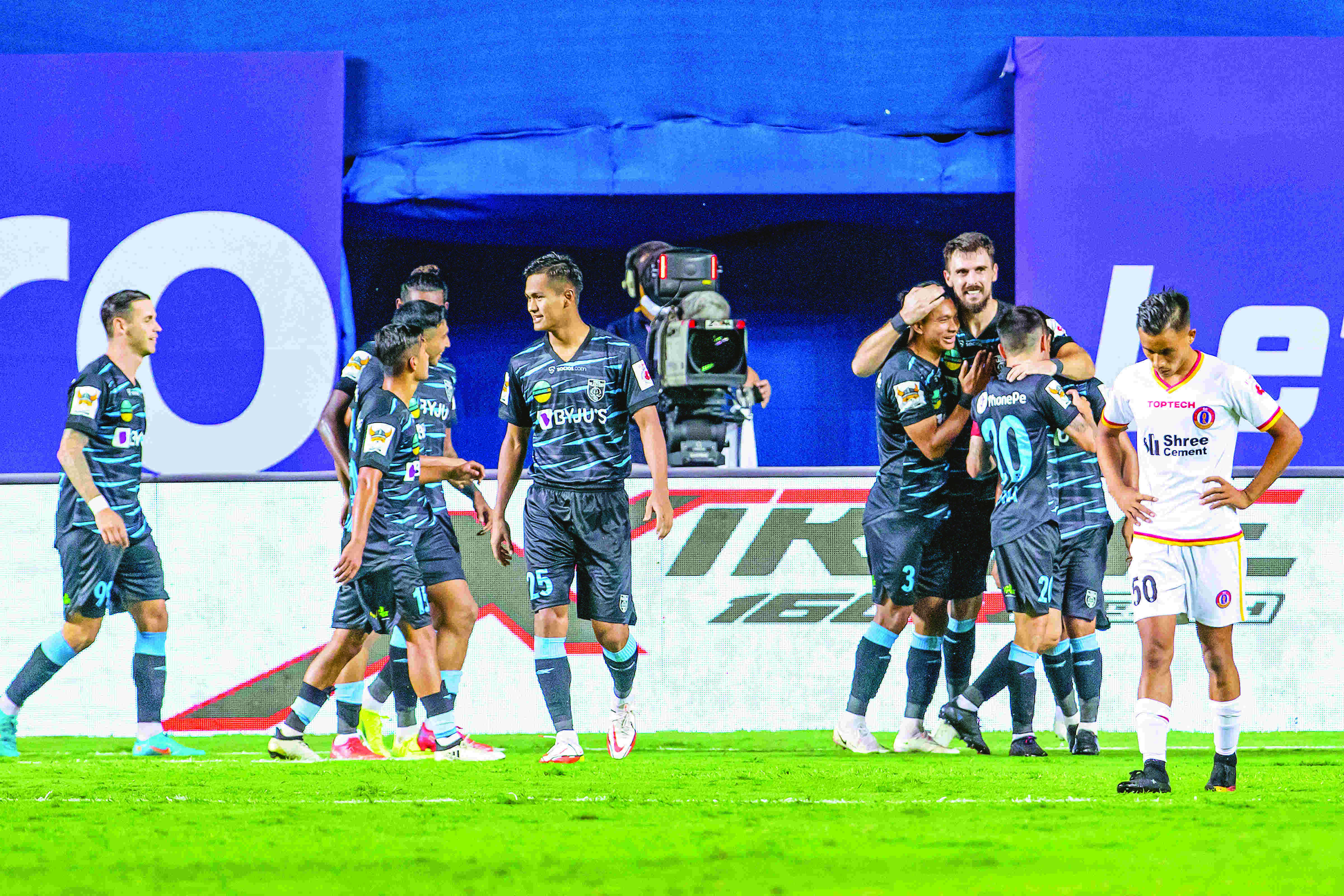 Kerala edge past SC East Bengal to get back into semis contention