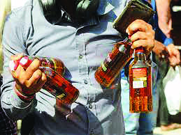 Control crowds: Govt warns liquor shops as tipplers rush to stock up after vends try to clear their stocks