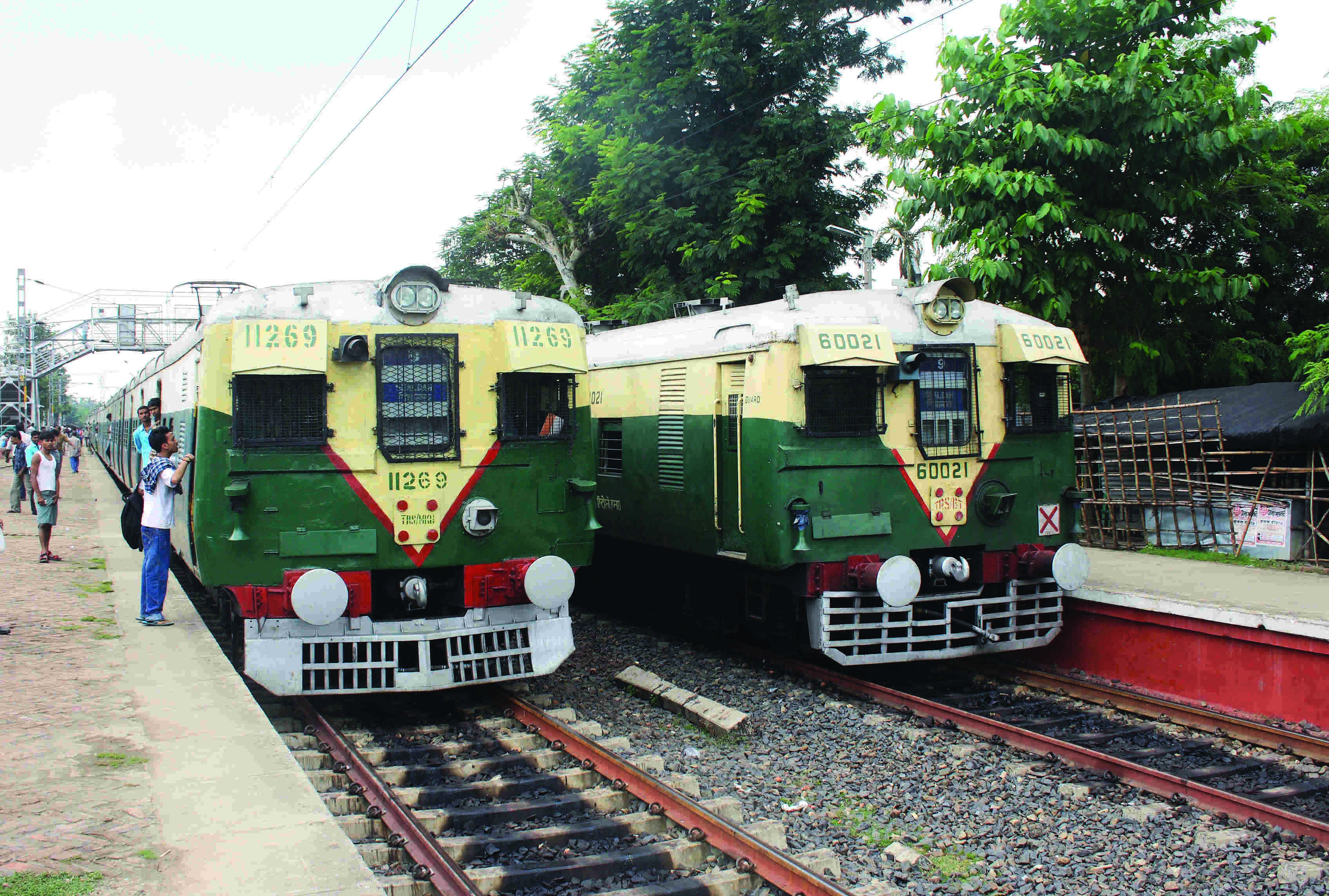 Eastern Rlys to operate local trains with 75% capacity from 5 am to midnight till Feb 28 Eastern Rlys to operate local trains with 75% capacity from 5 am to midnight till Feb 28