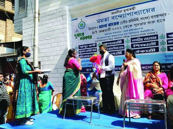 Duare Sarkar records 12.56L footfall in 5,600 camps on day one Duare Sarkar records 12.56L footfall in 5,600 camps on day one