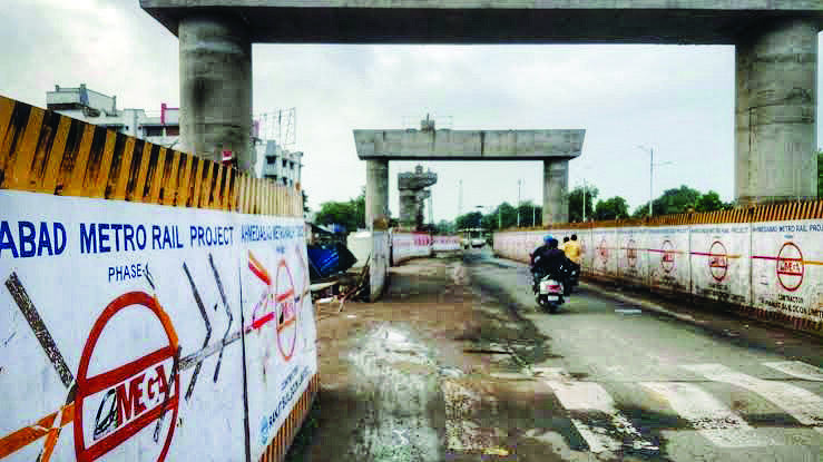 Damaged 17 km stretch of EM Bypass set to be overhauled Damaged 17 km stretch of EM Bypass set to be overhauled