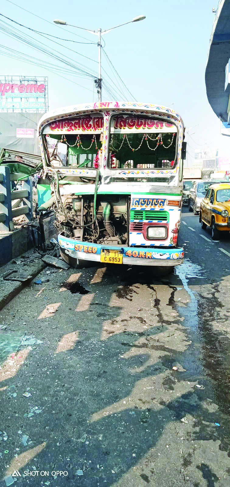 Close shave for passengers of bus after it hits divider Close shave for passengers of bus after it hits divider