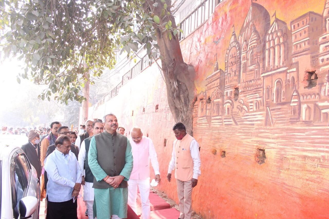 Delhi BJP chief unveils wall painting in Karol Bagh Delhi BJP chief unveils wall painting in Karol Bagh