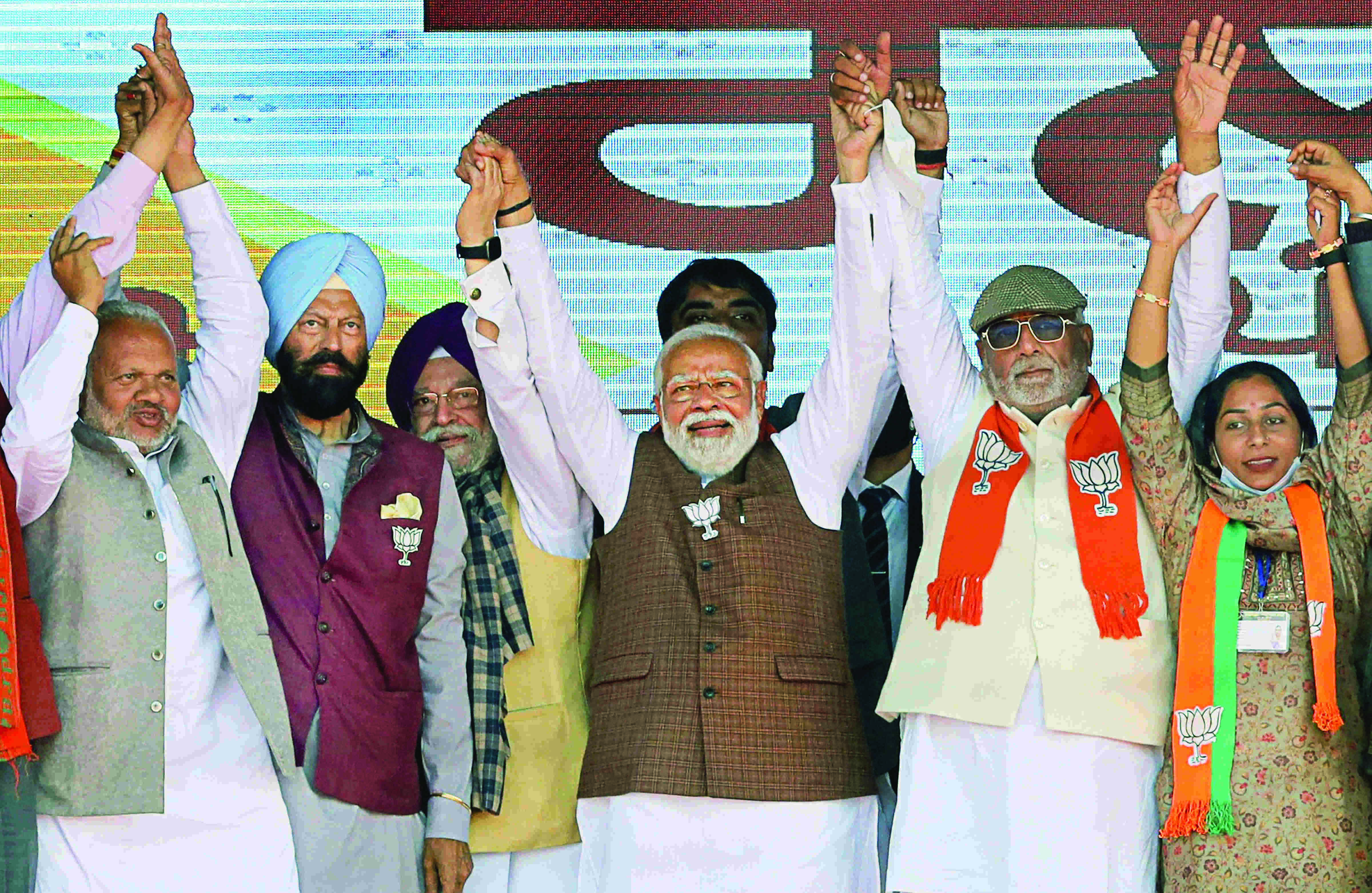 PM Modi slams Congress for Channis Bhaiyas remark PM Modi slams Congress for Channis Bhaiyas remark