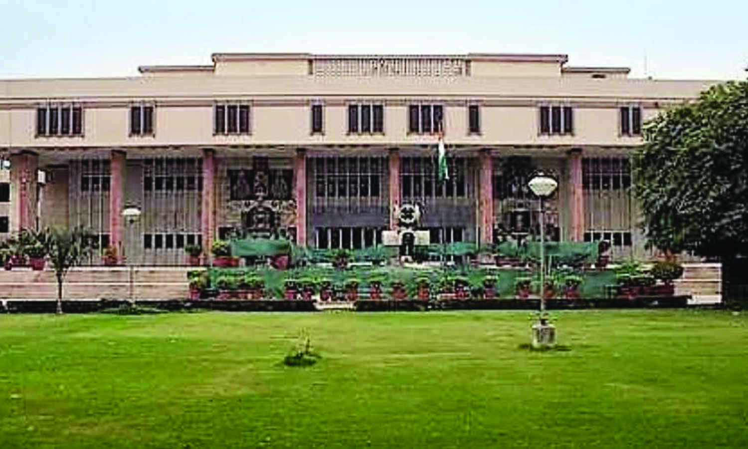 Detenu has right to know detention grounds in lang he understands