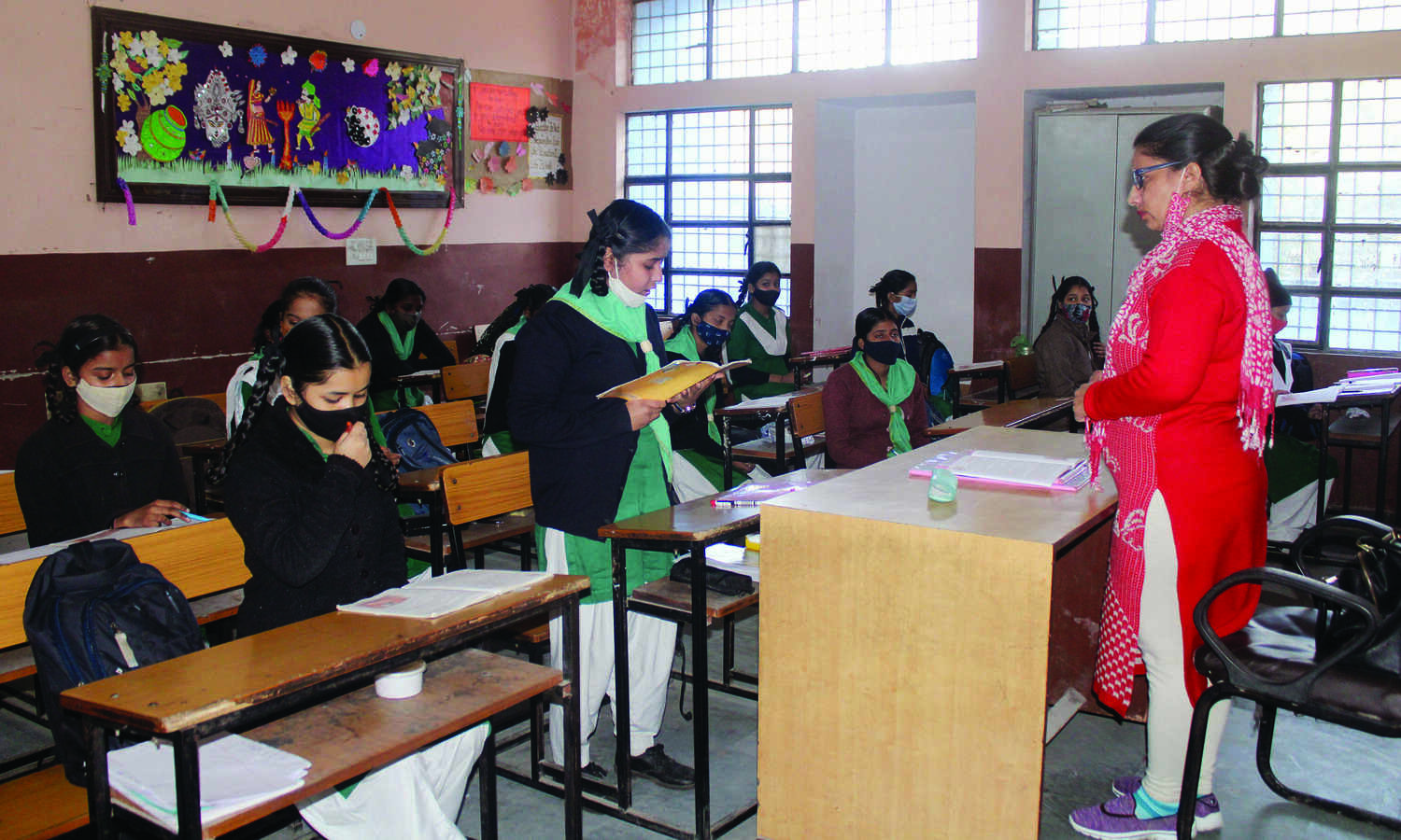 Shut jab centres in schools, take teachers off Covid duty