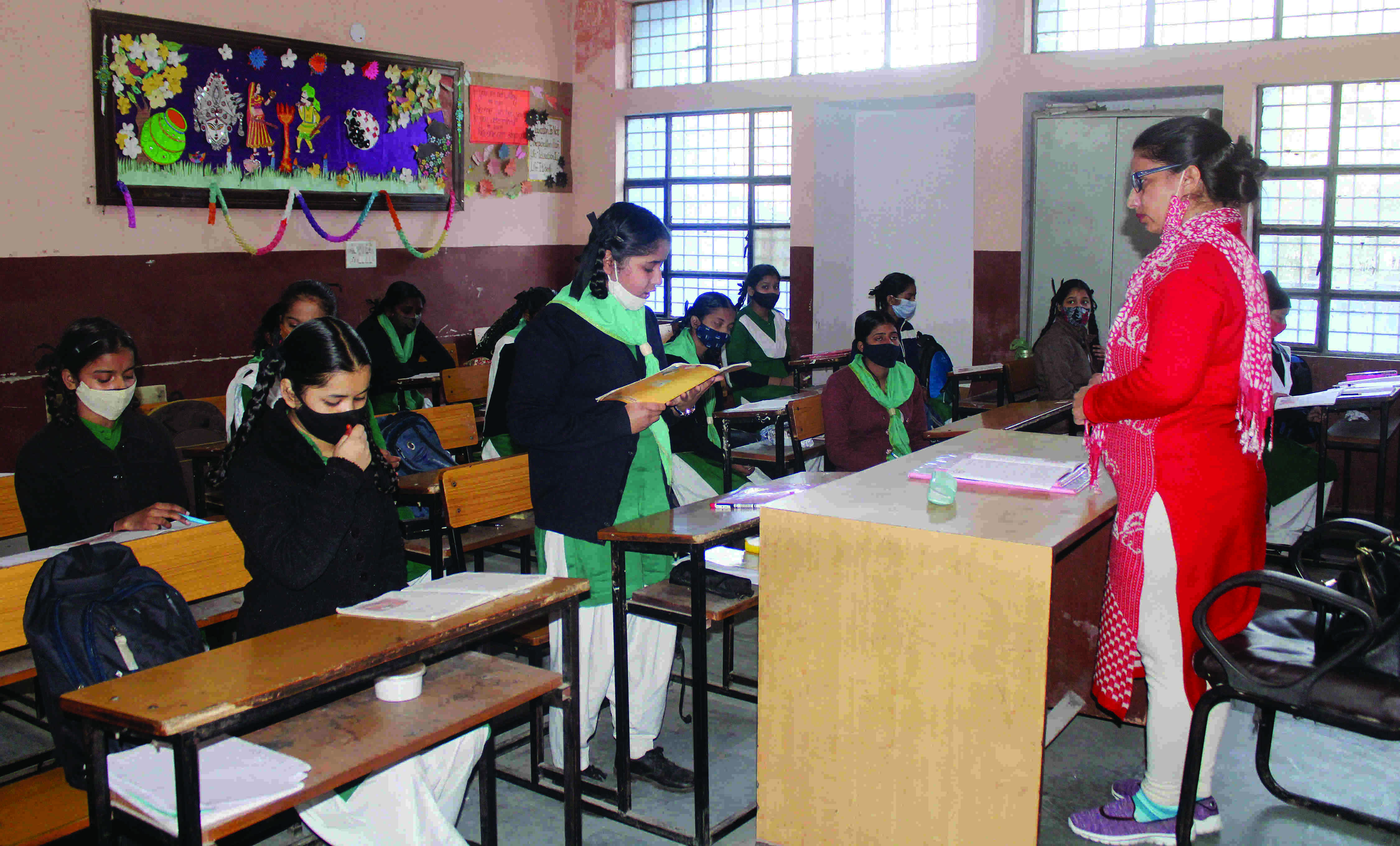 Shut jab centres in schools, take teachers off Covid duty