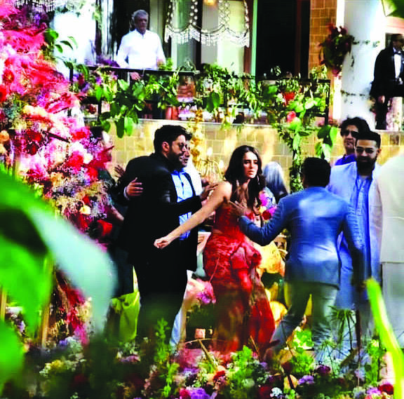 Farhan Akhtar ties knot with Shibani Dandekar in Khandala