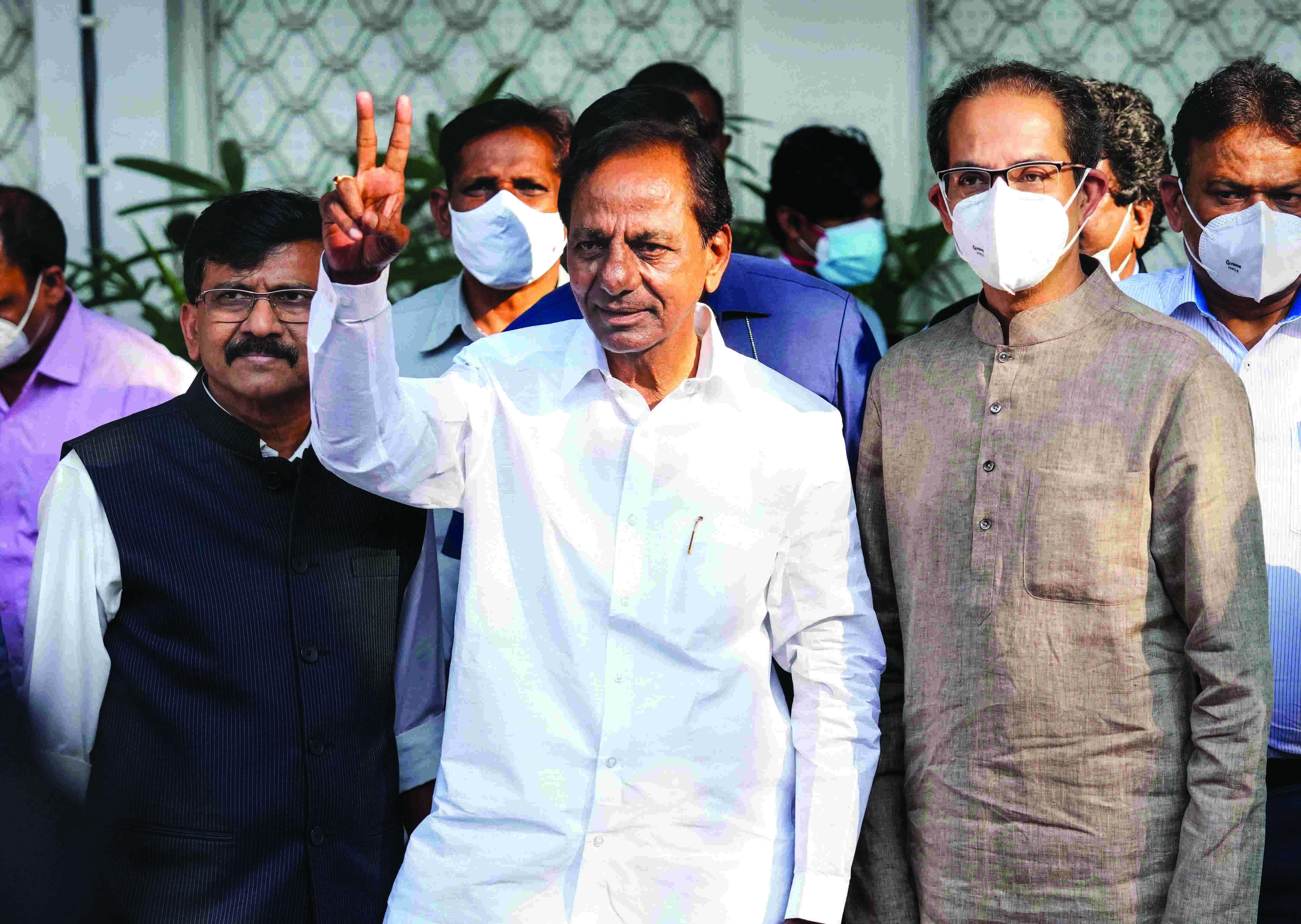 KCR, Thackeray say politics of revenge not Hindutva, change need of the hour