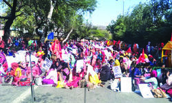 Meeting held sans protesting   union, rally planned for today Meeting held sans protesting   union, rally planned for today