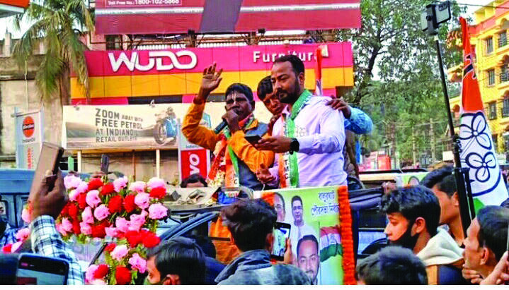 Kacha Badam singer campaigns for TMC